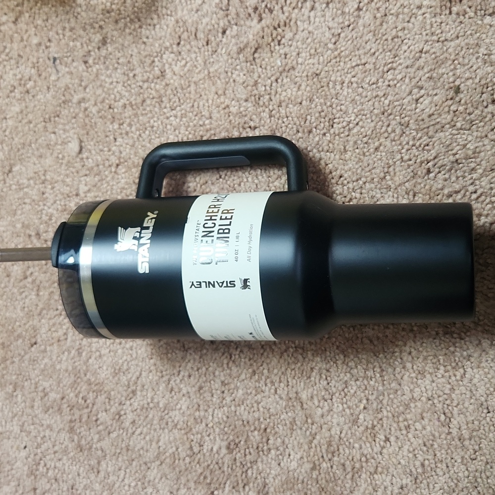 Stanley 40oz Quencher H2.0 Flowstate Tumbler NEW‎ BLACK